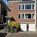 Bahnhof Und Buergerpark In Wenigen Minuten - Moebliertes Apartment Mit Toller Lage